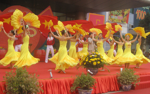 Vui hội Báo xuân